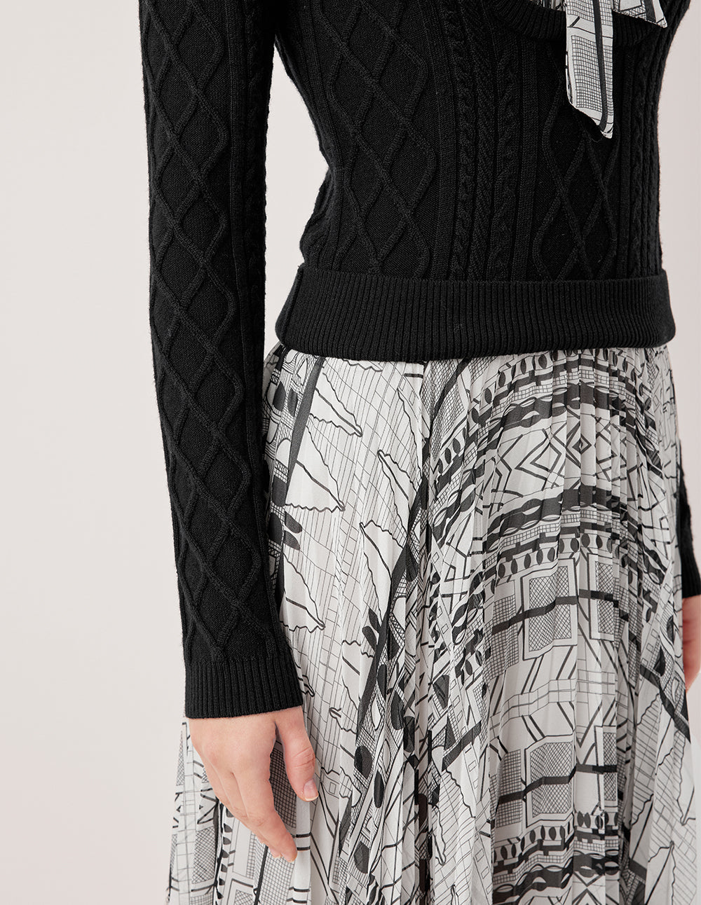 MARYLING Stand Collar Tie-Front Print Knit Midi Dress